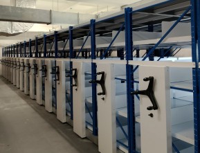 Среднегрузовые передвижные стеллажи для художественной мастерской