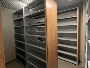 Стеллажи в библиотечные помещения площадью 6–10 м²