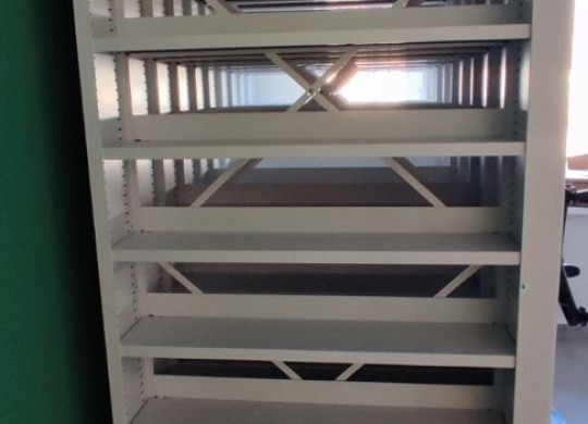 Мобильные стеллажи с узкими секциями