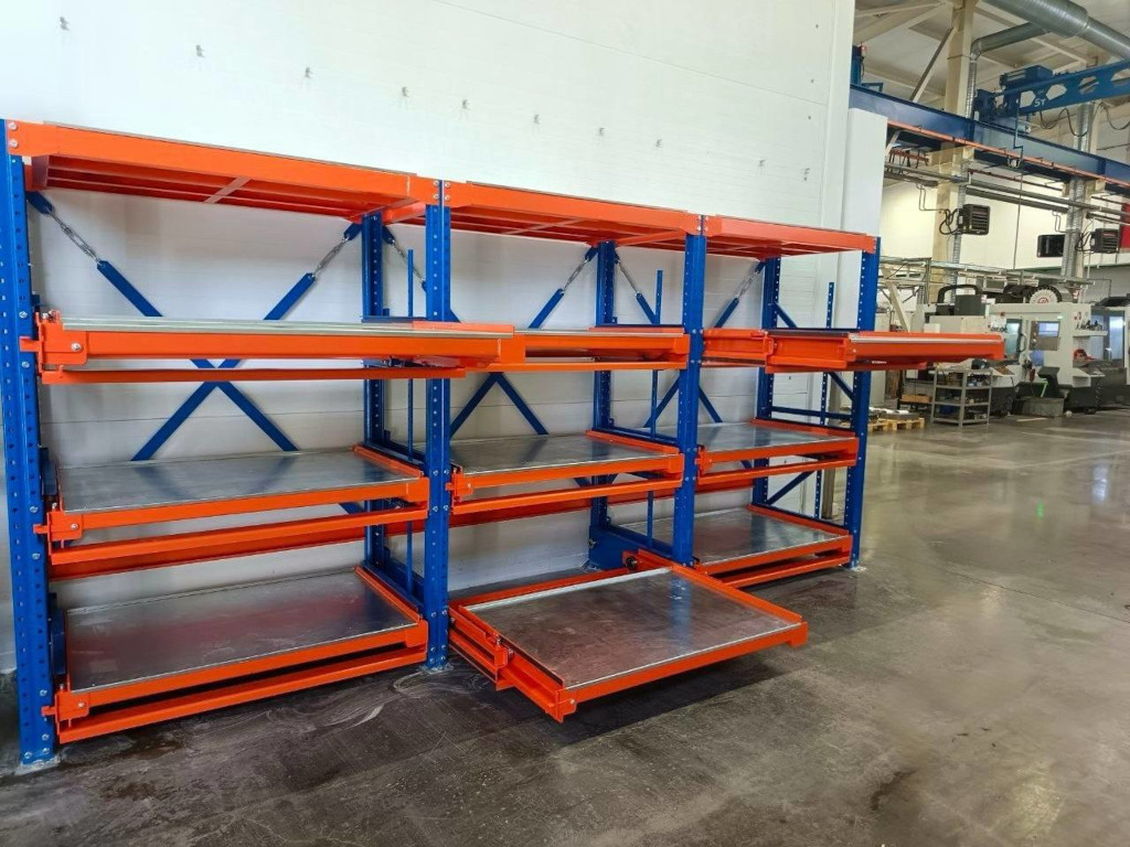 стеллажи с выдвижными полками для цеха