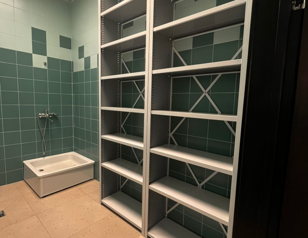 Стационарные стеллажи под помещение